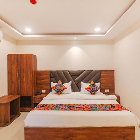 Fabhotel Rachna Palace And Banquets - Nr Lekhraj Metro Station Lakhnau Kültér fotó