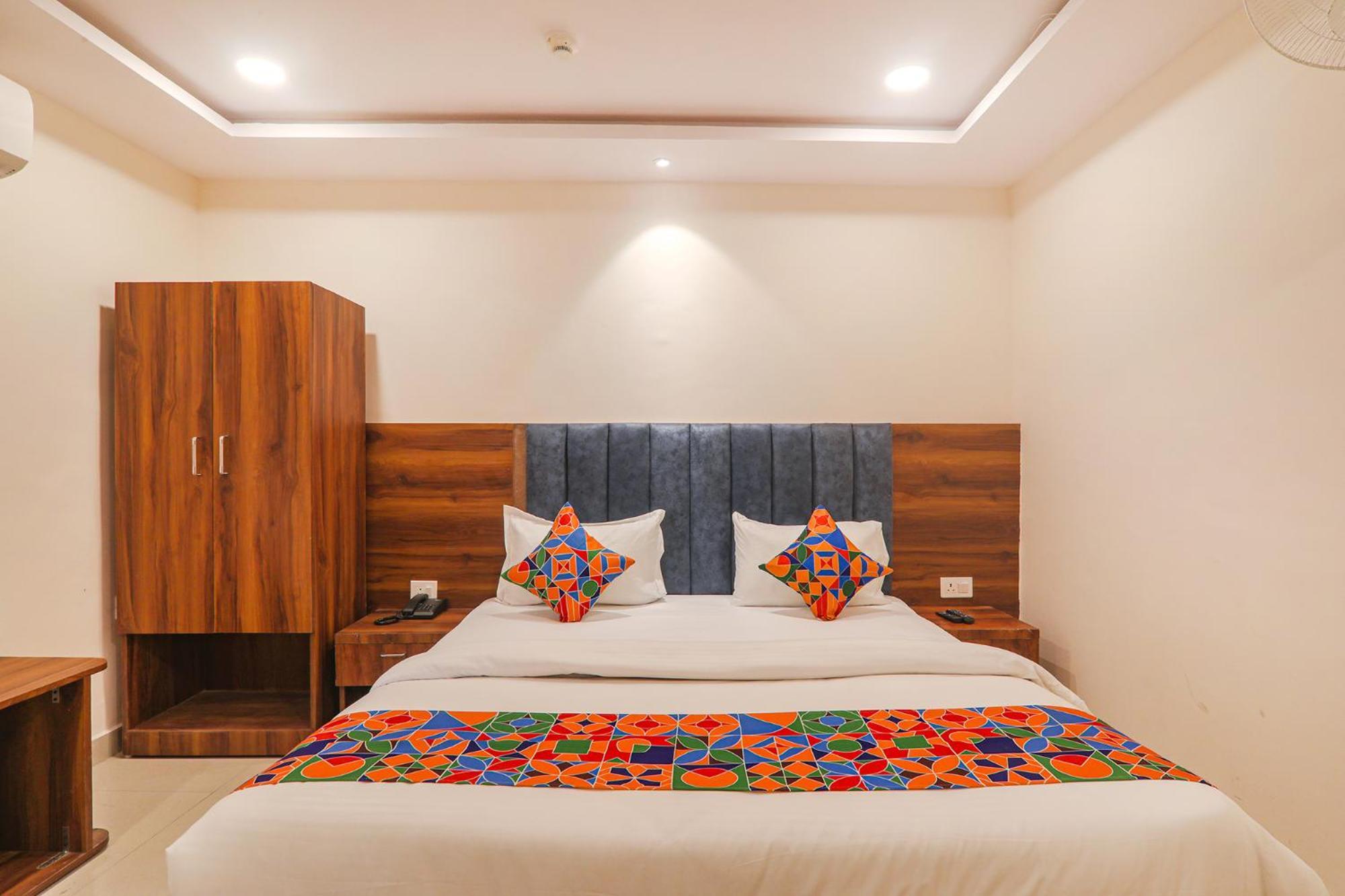 Fabhotel Rachna Palace And Banquets - Nr Lekhraj Metro Station Lakhnau Kültér fotó