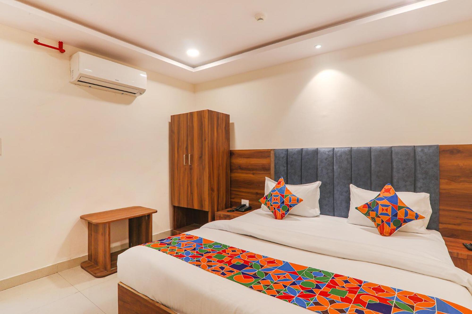 Fabhotel Rachna Palace And Banquets - Nr Lekhraj Metro Station Lakhnau Kültér fotó