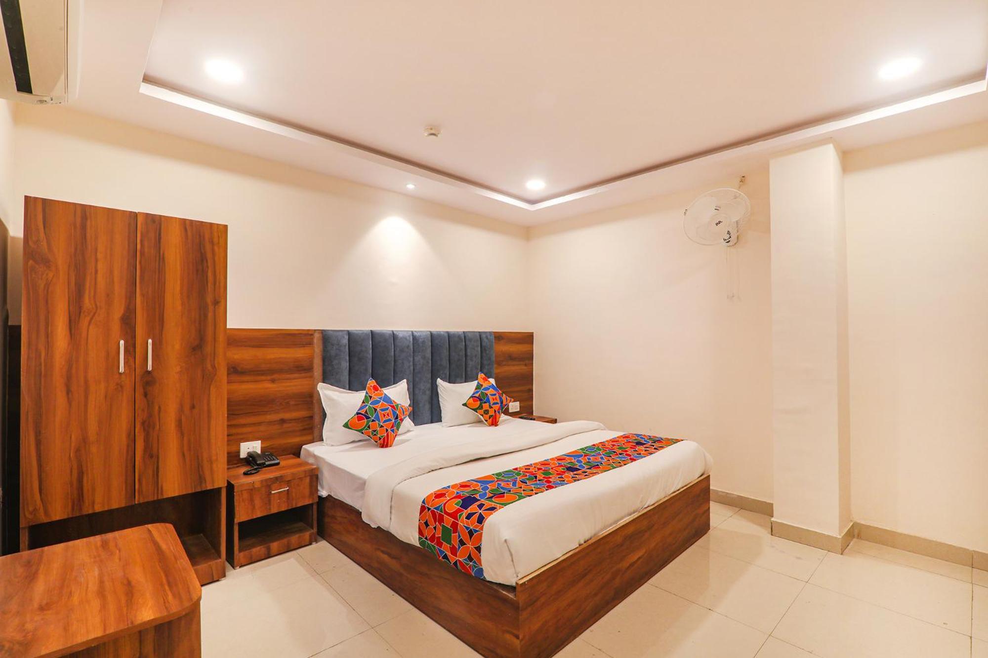 Fabhotel Rachna Palace And Banquets - Nr Lekhraj Metro Station Lakhnau Kültér fotó
