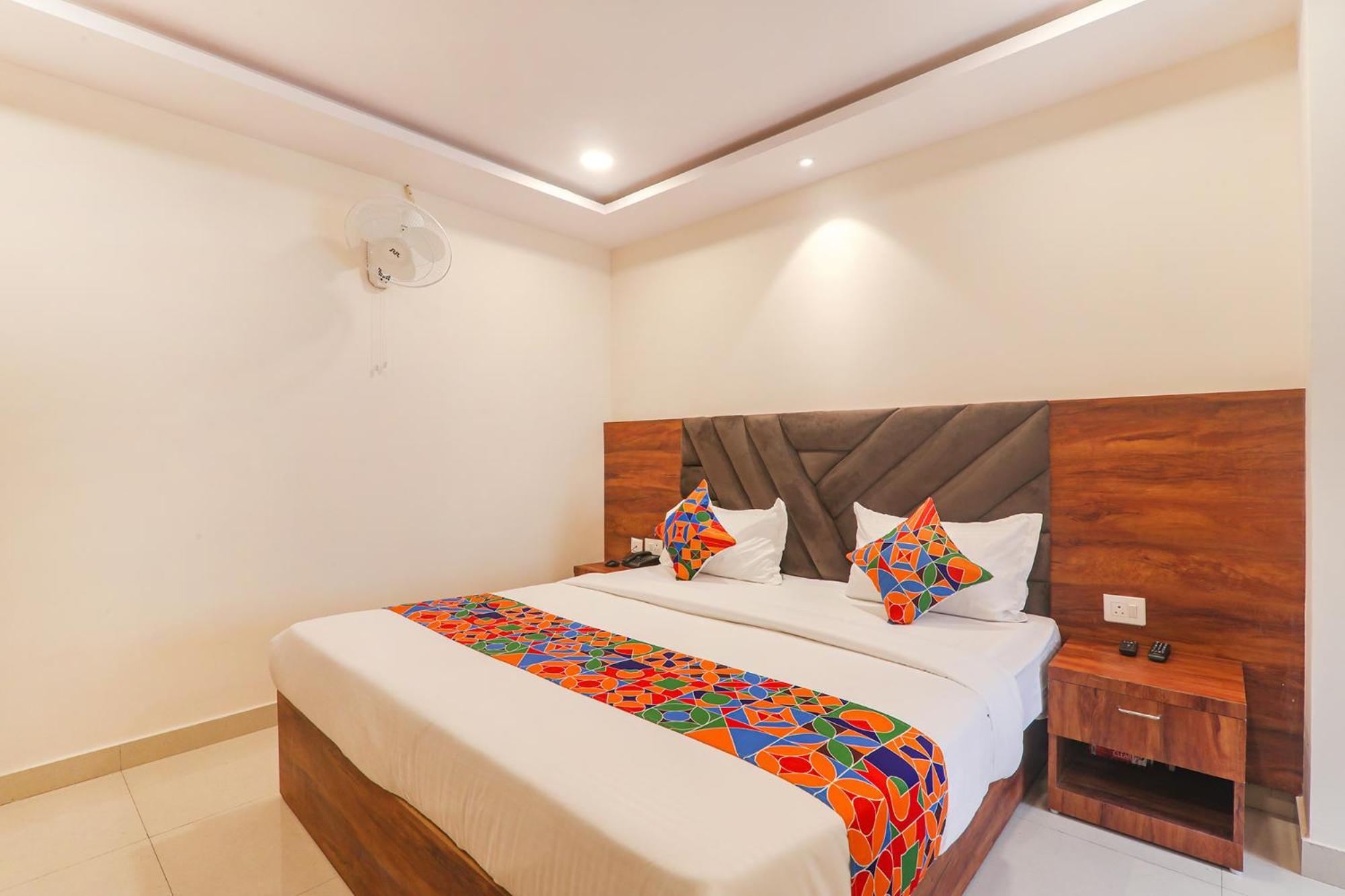 Fabhotel Rachna Palace And Banquets - Nr Lekhraj Metro Station Lakhnau Kültér fotó