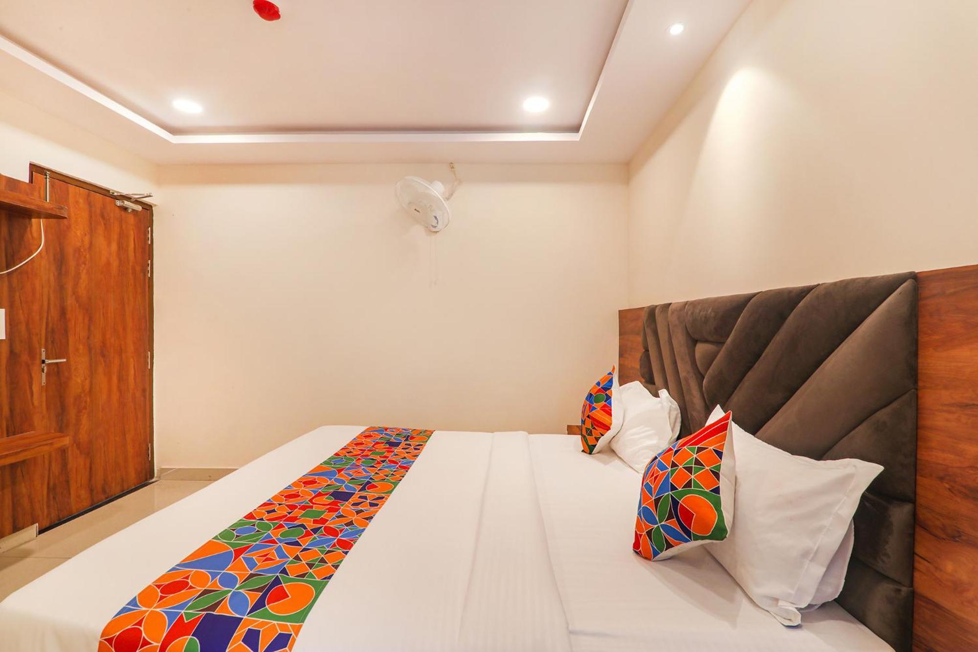 Fabhotel Rachna Palace And Banquets - Nr Lekhraj Metro Station Lakhnau Kültér fotó