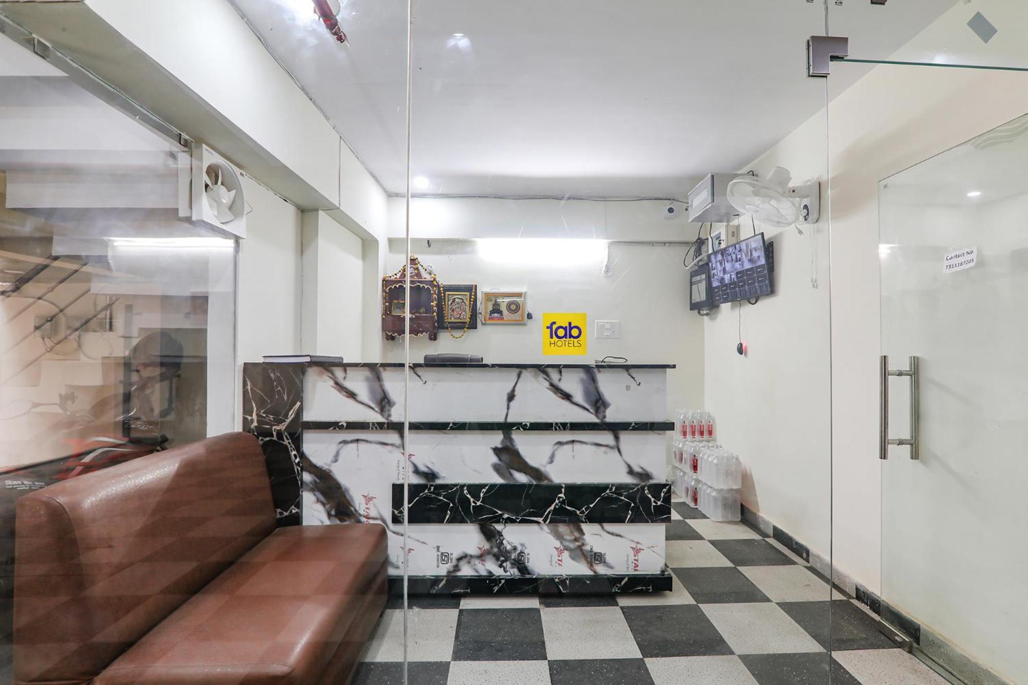 Fabhotel Rachna Palace And Banquets - Nr Lekhraj Metro Station Lakhnau Kültér fotó