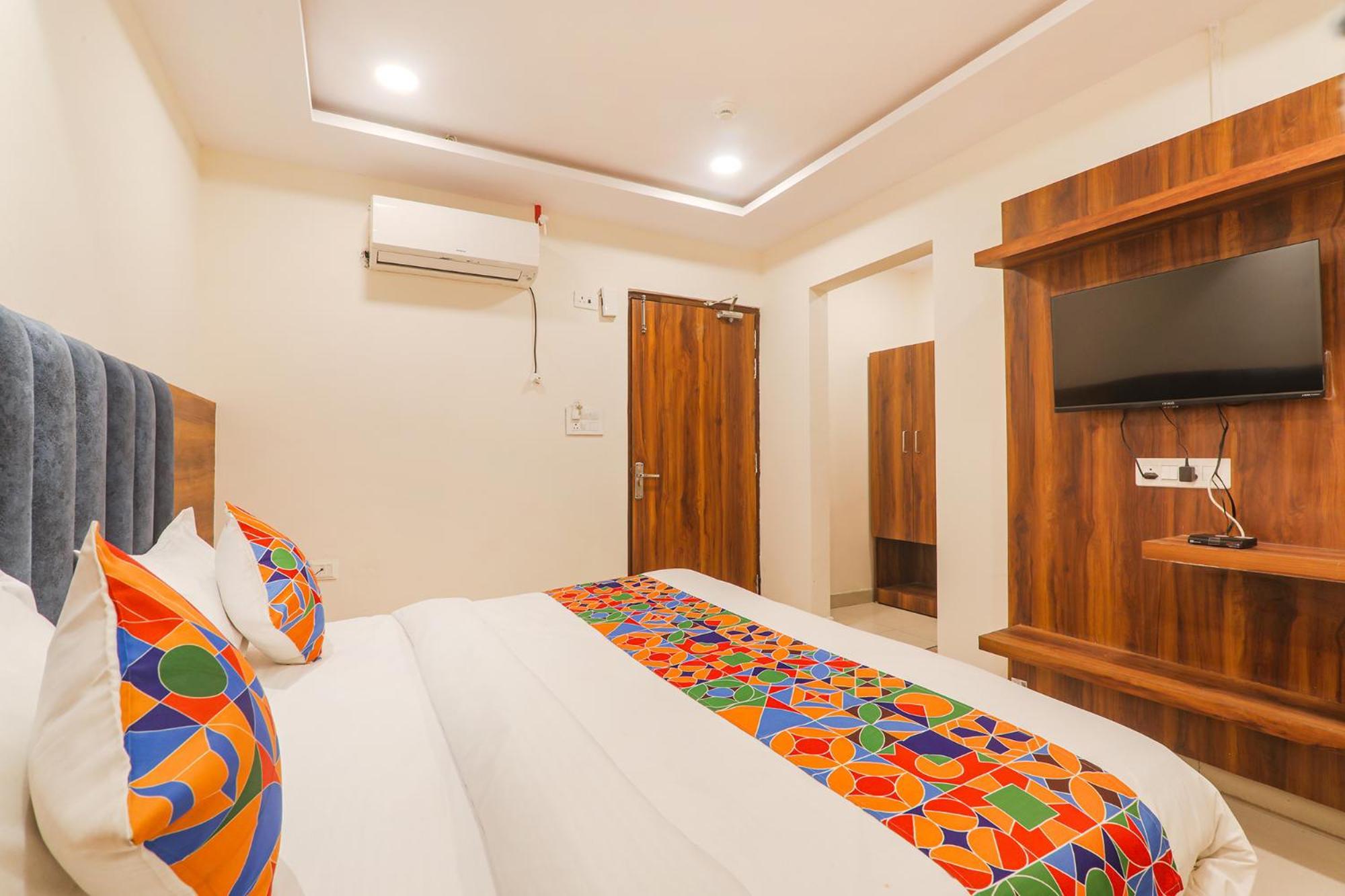 Fabhotel Rachna Palace And Banquets - Nr Lekhraj Metro Station Lakhnau Kültér fotó