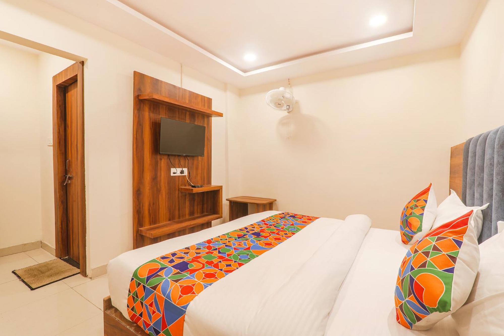 Fabhotel Rachna Palace And Banquets - Nr Lekhraj Metro Station Lakhnau Kültér fotó